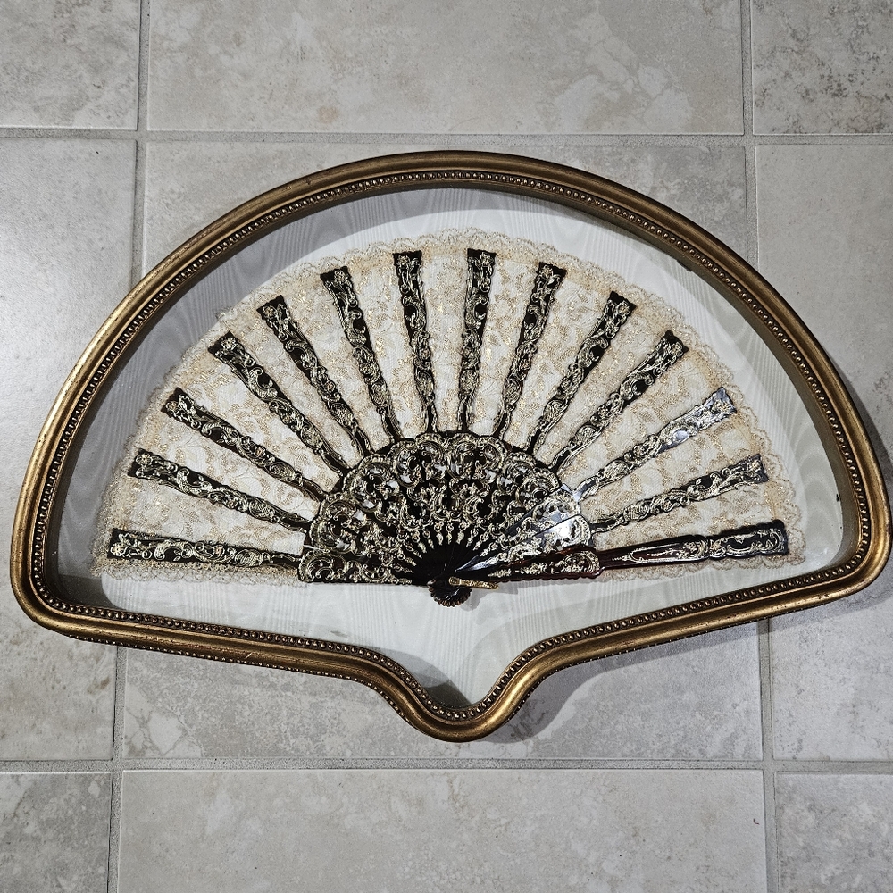 Stunning 19th century antique french  lace fan/inside vintage syroco wood frame. - Picture 4 of 8